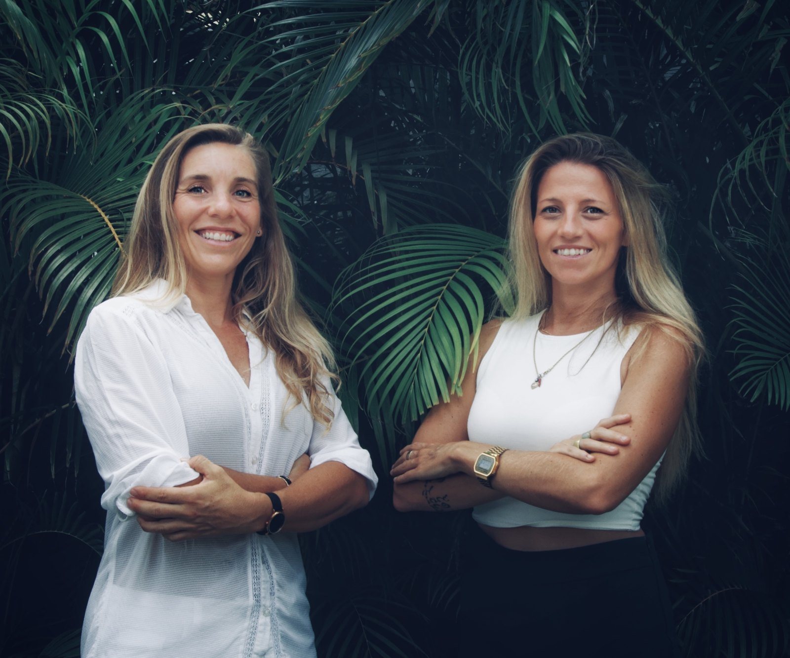 Zora and Chloé, founders of St Barth Provider, in front of palm trees